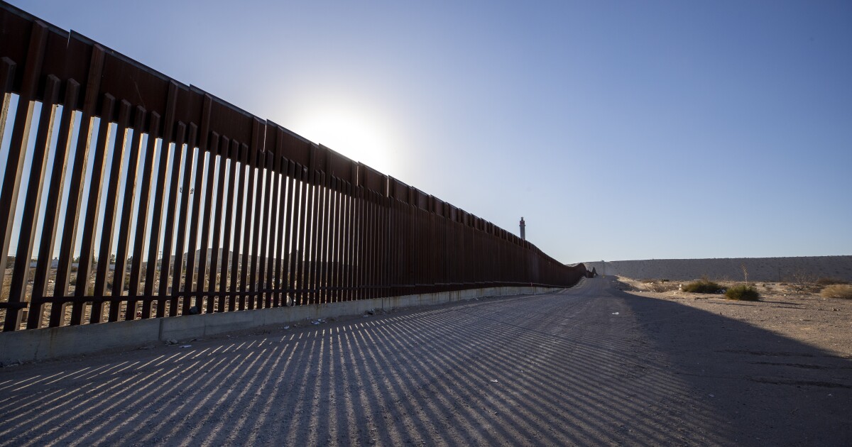 Trump signs executive order declaring a national emergency at the southern US border